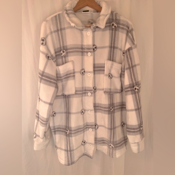 Tops - ‼️5/$25 SALE‼️Nightmare Before Christmas button up fleece shirt size XL